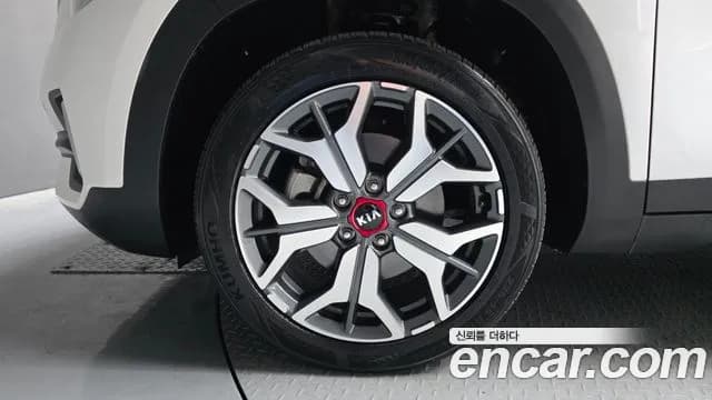 2021 Kia Seltos Gasoline 1.6 Turbo 2WD Sold VIN KNAET812GMK139930 – rear exterior 2021 Kia Seltos Gasoline 1.6 Turbo 2WD Sold VIN KNAET812GMK139930 – rear exterior