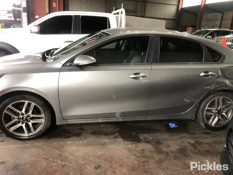 2018 Kia Cerato Used VIN KNAF341CMK5024869 – undercarriage 2018 Kia Cerato Used VIN KNAF341CMK5024869 – undercarriage