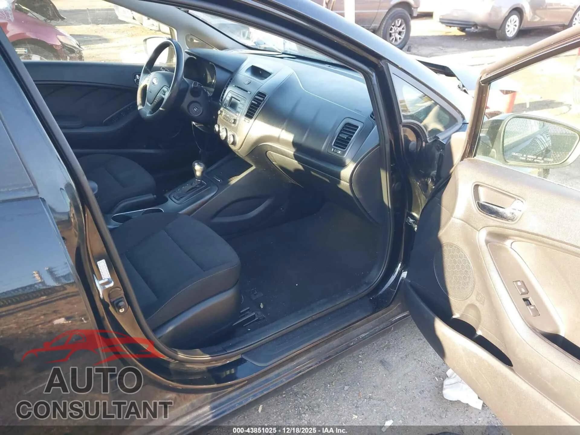 2016 KIA FORTE Damaged VIN KNAFK4A67G5496777 – interior seats 2016 KIA FORTE Damaged VIN KNAFK4A67G5496777 – interior seats