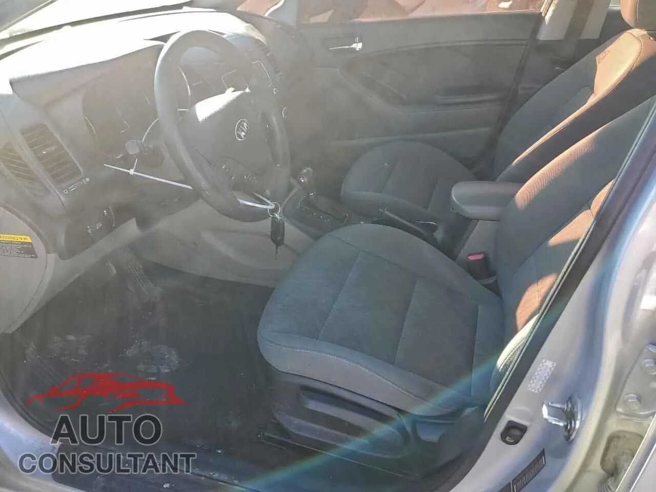 2016 KIA FORTE Damaged VIN KNAFK4A68G5532864 – exterior detail 2016 KIA FORTE Damaged VIN KNAFK4A68G5532864 – exterior detail