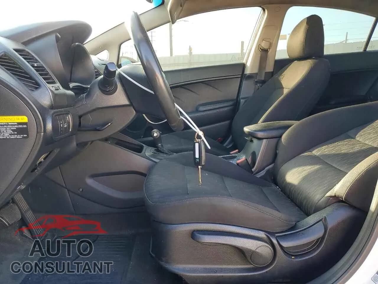 2016 KIA FORTE Damaged VIN KNAFK4A6XG5544059 – exterior detail 2016 KIA FORTE Damaged VIN KNAFK4A6XG5544059 – exterior detail