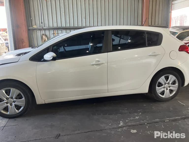 2017 Kia Cerato Used VIN KNAFK517MJ5754296 – engine bay 2017 Kia Cerato Used VIN KNAFK517MJ5754296 – engine bay