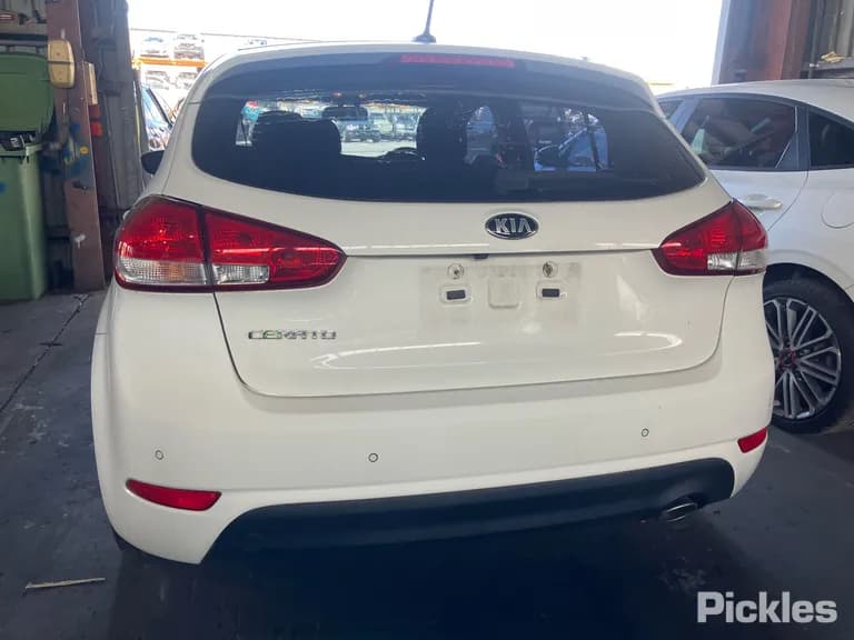 2017 Kia Cerato Used VIN KNAFK517MJ5754296 – trunk area 2017 Kia Cerato Used VIN KNAFK517MJ5754296 – trunk area