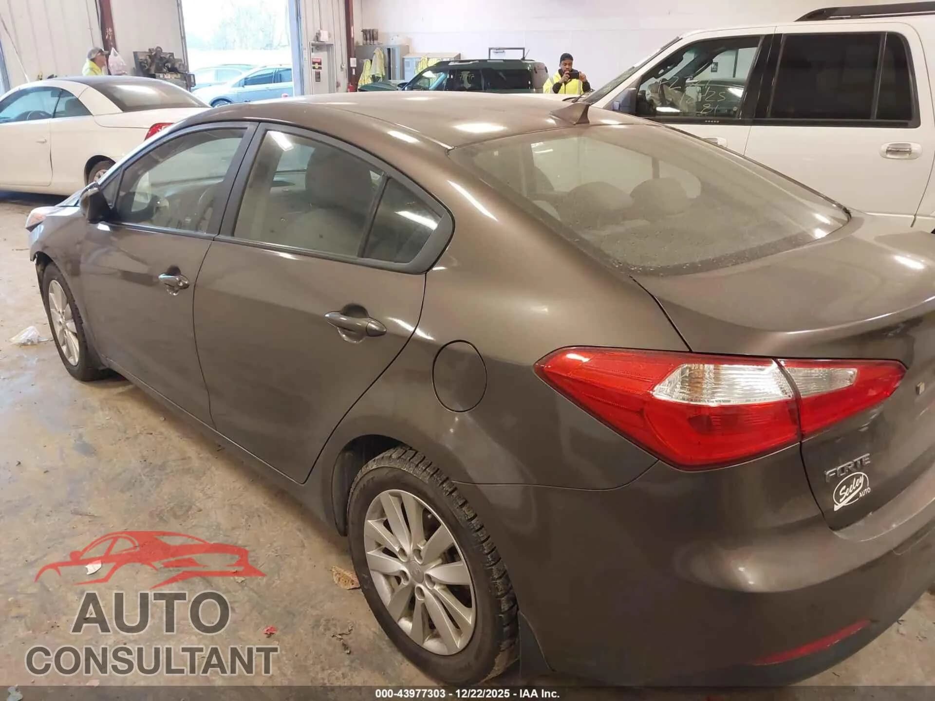 2014 KIA FORTE Damaged VIN KNAFX4A66E5135376 – side profile 2014 KIA FORTE Damaged VIN KNAFX4A66E5135376 – side profile