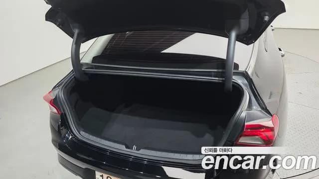 2020 Kia K5 3rd Gen 2.0 Sold VIN KNAG241ABLA017825 – interior seats 2020 Kia K5 3rd Gen 2.0 Sold VIN KNAG241ABLA017825 – interior seats
