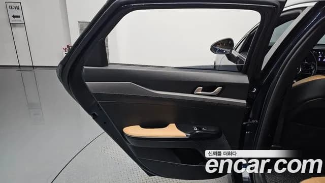 2020 Kia K5 Hybrid 3rd Gen Prestige Sold VIN KNAG241JBLA000381 – trunk area 2020 Kia K5 Hybrid 3rd Gen Prestige Sold VIN KNAG241JBLA000381 – trunk area