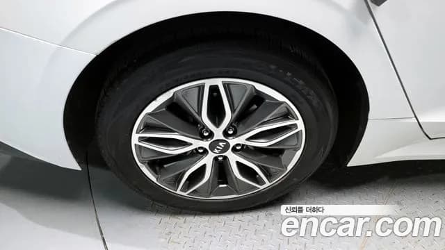 2020 Kia K5 Hybrid 3rd Gen Noblesse Sold VIN KNAG341JBLA003112 – trunk area 2020 Kia K5 Hybrid 3rd Gen Noblesse Sold VIN KNAG341JBLA003112 – trunk area