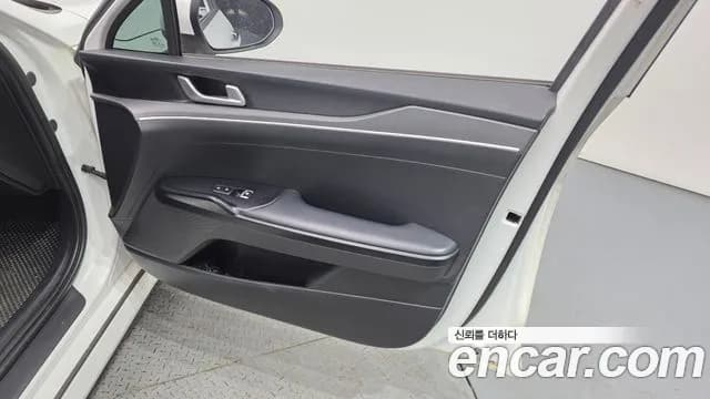 2020 Kia K5 3rd Gen 2.0 LPI(Renter car) Sold VIN KNAG541BBLA039026 – trunk area 2020 Kia K5 3rd Gen 2.0 LPI(Renter car) Sold VIN KNAG541BBLA039026 – trunk area