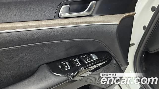 2020 Kia K5 3rd Gen 1.6 Turbo Sold VIN KNAG6412BLA008341 – interior seats 2020 Kia K5 3rd Gen 1.6 Turbo Sold VIN KNAG6412BLA008341 – interior seats