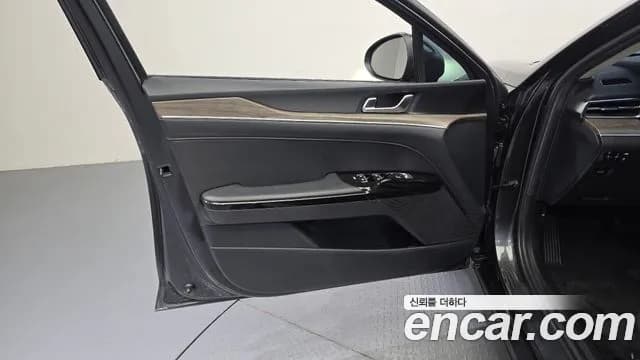 2022 Kia K5 3rd Gen 1.6 Turbo Sold VIN KNAG6412BNA175295 – interior seats 2022 Kia K5 3rd Gen 1.6 Turbo Sold VIN KNAG6412BNA175295 – interior seats