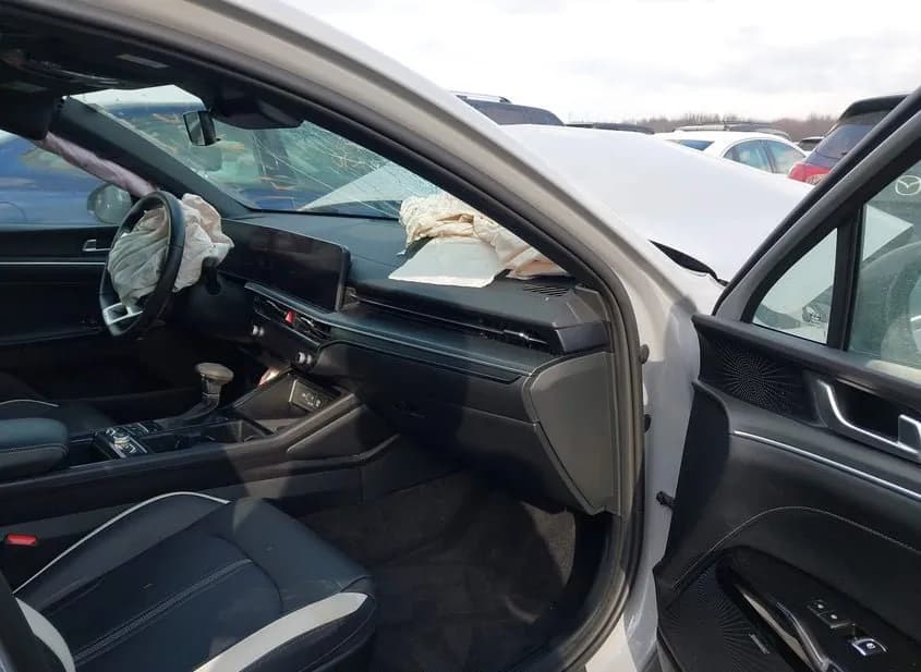 2025 KIA K5 Used VIN KNAG64J79S5330531 – trunk area 2025 KIA K5 Used VIN KNAG64J79S5330531 – trunk area