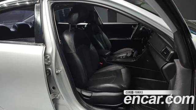 2017 Kia K5 2nd Gen LPI Taxi Sold VIN KNAGU416BHA164570 – trunk area 2017 Kia K5 2nd Gen LPI Taxi Sold VIN KNAGU416BHA164570 – trunk area