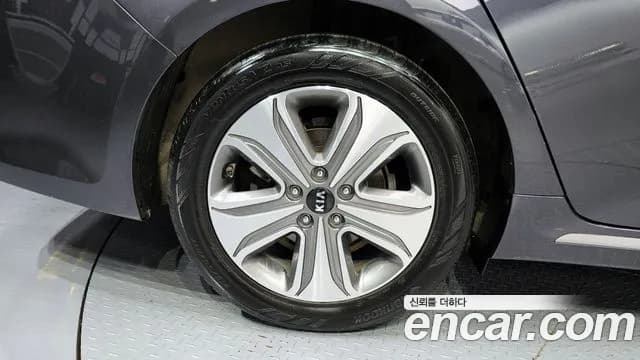 2017 Kia K5 Hybrid 2nd Gen Noblesse Sold VIN KNAGW41EBHA012192 – side profile 2017 Kia K5 Hybrid 2nd Gen Noblesse Sold VIN KNAGW41EBHA012192 – side profile
