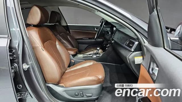 2017 Kia K5 Hybrid 2nd Gen Noblesse Sold VIN KNAGW41EBHA012192 – trunk area 2017 Kia K5 Hybrid 2nd Gen Noblesse Sold VIN KNAGW41EBHA012192 – trunk area