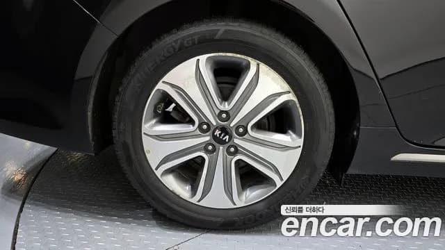 2018 Kia K5 Hybrid 2nd Gen Noblesse Sold VIN KNAGW41EBJA014566 – side profile 2018 Kia K5 Hybrid 2nd Gen Noblesse Sold VIN KNAGW41EBJA014566 – side profile