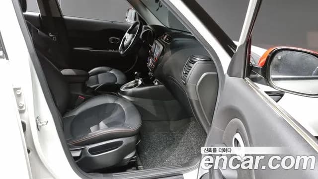 2017 Kia The New Soul 1.6 GDi Prestige Sold VIN KNAJN812BHK441568 – trunk area 2017 Kia The New Soul 1.6 GDi Prestige Sold VIN KNAJN812BHK441568 – trunk area