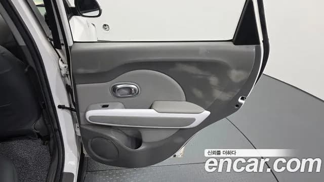 2018 Kia Soul EV EV Sold VIN KNAJN81EFJK025917 – exterior detail 2018 Kia Soul EV EV Sold VIN KNAJN81EFJK025917 – exterior detail