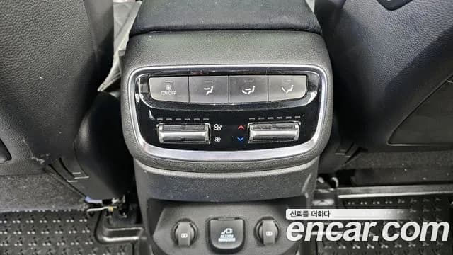 2022 Kia Mohave The Master Diesel 3.0 4WD 7-Seater Sold VIN KNAKR814DNA240752 – interior seats 2022 Kia Mohave The Master Diesel 3.0 4WD 7-Seater Sold VIN KNAKR814DNA240752 – interior seats