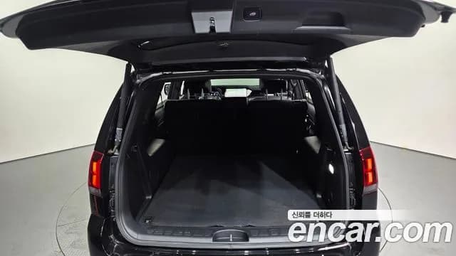 2022 Kia Mohave The Master Diesel 3.0 4WD 5-Seater Sold VIN KNAKR814DNA240925 – trunk area 2022 Kia Mohave The Master Diesel 3.0 4WD 5-Seater Sold VIN KNAKR814DNA240925 – trunk area