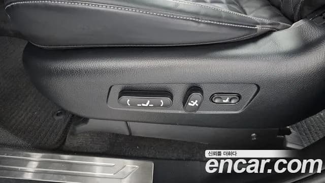 2023 Kia Mohave The Master Diesel 3.0 4WD 6-Seater Sold VIN KNAKR814DPA249909 – interior seats 2023 Kia Mohave The Master Diesel 3.0 4WD 6-Seater Sold VIN KNAKR814DPA249909 – interior seats