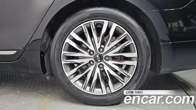2020 Kia K7 Premier 3.0 LPI Prestige(Rented) Sold VIN KNAL6418BLA211095 – front exterior 2020 Kia K7 Premier 3.0 LPI Prestige(Rented) Sold VIN KNAL6418BLA211095 – front exterior
