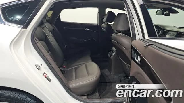 2017 Kia All New K7 Hybrid Prestige Sold VIN KNALA41GBHA005343 – front exterior 2017 Kia All New K7 Hybrid Prestige Sold VIN KNALA41GBHA005343 – front exterior
