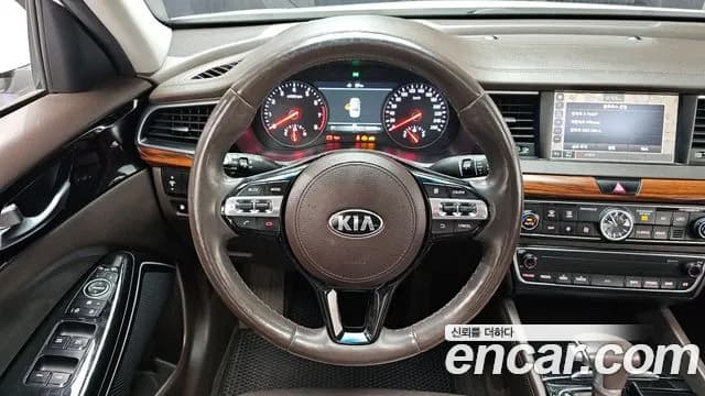 2017 Kia All New K7 2.4 GDI Limited Edition Sold VIN KNALB415BHA060723 – interior seats 2017 Kia All New K7 2.4 GDI Limited Edition Sold VIN KNALB415BHA060723 – interior seats
