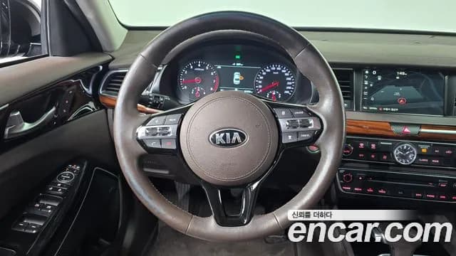 2017 Kia All New K7 2.4 GDI Limited Edition Sold VIN KNALB415BHA060923 – front exterior 2017 Kia All New K7 2.4 GDI Limited Edition Sold VIN KNALB415BHA060923 – front exterior