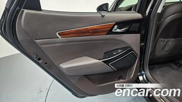 2017 Kia All New K7 2.4 GDI Limited Edition Sold VIN KNALB415BHA060923 – trunk area 2017 Kia All New K7 2.4 GDI Limited Edition Sold VIN KNALB415BHA060923 – trunk area