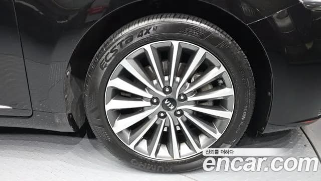 2017 Kia All New K7 2.4 GDI Limited Sold VIN KNALB415BHA071861 – exterior detail 2017 Kia All New K7 2.4 GDI Limited Sold VIN KNALB415BHA071861 – exterior detail
