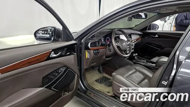 2017 Kia All New K7 2.4 GDI Limited Sold VIN KNALB415BHA073150 – interior seats 2017 Kia All New K7 2.4 GDI Limited Sold VIN KNALB415BHA073150 – interior seats