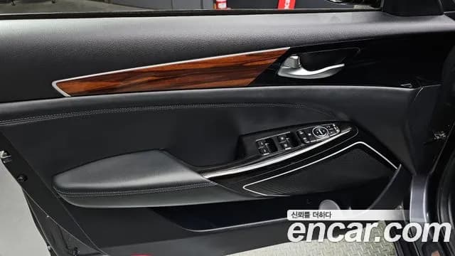 2017 Kia All New K7 2.4 GDI Prestige Sold VIN KNALB415BHA112549 – trunk area 2017 Kia All New K7 2.4 GDI Prestige Sold VIN KNALB415BHA112549 – trunk area