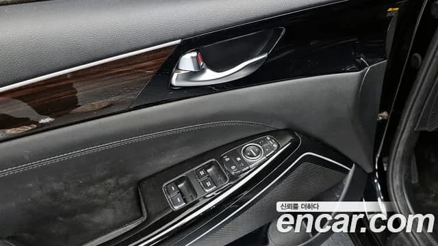 2018 Kia All New K7 2.4 GDI Limited Sold VIN KNALB415BJA139874 – interior seats 2018 Kia All New K7 2.4 GDI Limited Sold VIN KNALB415BJA139874 – interior seats