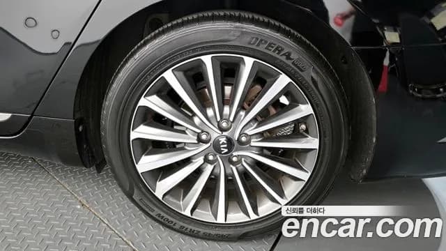 2018 Kia All New K7 2.4 GDI Limited Sold VIN KNALB415BJA146369 – interior seats 2018 Kia All New K7 2.4 GDI Limited Sold VIN KNALB415BJA146369 – interior seats