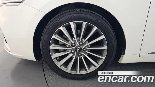 2019 Kia All New K7 2.4 GDI Prestige Sold VIN KNALB415BKA174292 – trunk area 2019 Kia All New K7 2.4 GDI Prestige Sold VIN KNALB415BKA174292 – trunk area