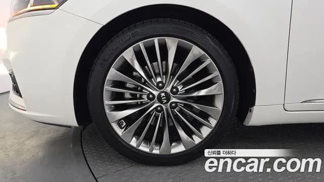 2019 Kia All New K7 3.0 GDI Noblesse Sold VIN KNALB416BKA164319 – undercarriage 2019 Kia All New K7 3.0 GDI Noblesse Sold VIN KNALB416BKA164319 – undercarriage
