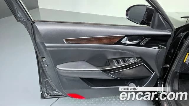2019 Kia All New K7 3.0 GDI Noblesse Sold VIN KNALB416BKA168256 – trunk area 2019 Kia All New K7 3.0 GDI Noblesse Sold VIN KNALB416BKA168256 – trunk area