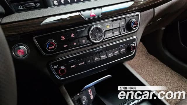 2019 Kia All New K7 3.0 GDI Noblesse Sold VIN KNALB416BKA170292 – rear exterior 2019 Kia All New K7 3.0 GDI Noblesse Sold VIN KNALB416BKA170292 – rear exterior