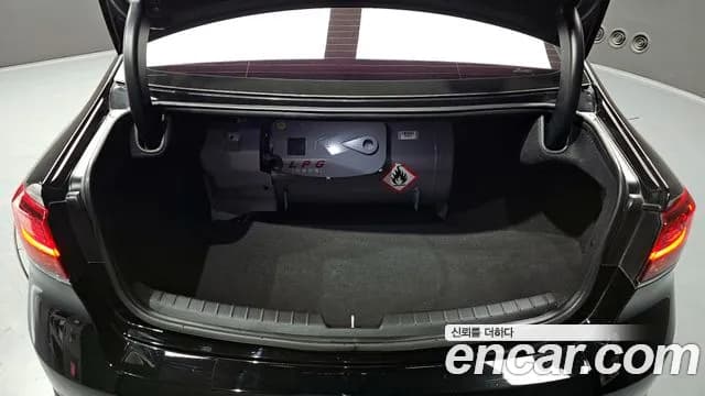 2020 Kia K7 Premier 3.0 LPI Trendy(Rented Car) Sold VIN KNALB418BLA236796 – exterior detail 2020 Kia K7 Premier 3.0 LPI Trendy(Rented Car) Sold VIN KNALB418BLA236796 – exterior detail