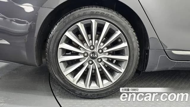 2017 Kia All New K7 2.2 Diesel Prestige Sold VIN KNALB41ABHA054711 – front exterior 2017 Kia All New K7 2.2 Diesel Prestige Sold VIN KNALB41ABHA054711 – front exterior