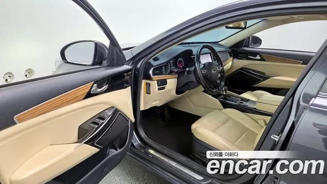 2017 Kia All New K7 2.2 Diesel Limited Sold VIN KNALB41ABHA067312 – interior seats 2017 Kia All New K7 2.2 Diesel Limited Sold VIN KNALB41ABHA067312 – interior seats
