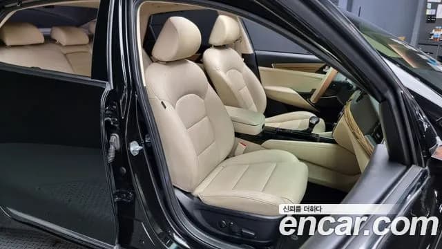 2017 Kia All New K7 2.2 Diesel Limited Sold VIN KNALB41ABHA077420 – trunk area 2017 Kia All New K7 2.2 Diesel Limited Sold VIN KNALB41ABHA077420 – trunk area