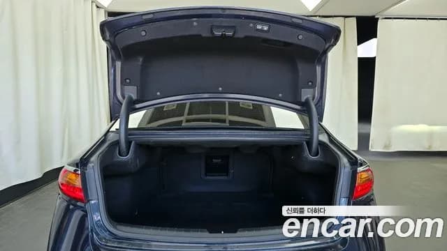2017 Kia All New K7 2.2 Diesel Limited Sold VIN KNALB41ABHA080744 – interior seats 2017 Kia All New K7 2.2 Diesel Limited Sold VIN KNALB41ABHA080744 – interior seats