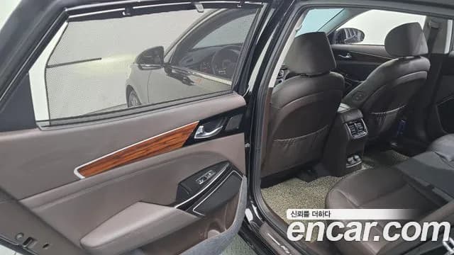 2017 Kia All New K7 2.2 Diesel Limited Sold VIN KNALB41ABHA084695 – trunk area 2017 Kia All New K7 2.2 Diesel Limited Sold VIN KNALB41ABHA084695 – trunk area