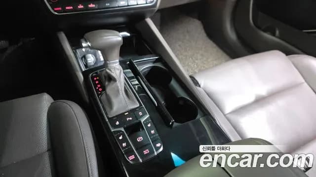 2017 Kia All New K7 2.2 Diesel Limited Sold VIN KNALB41ABHA100790 – interior seats 2017 Kia All New K7 2.2 Diesel Limited Sold VIN KNALB41ABHA100790 – interior seats