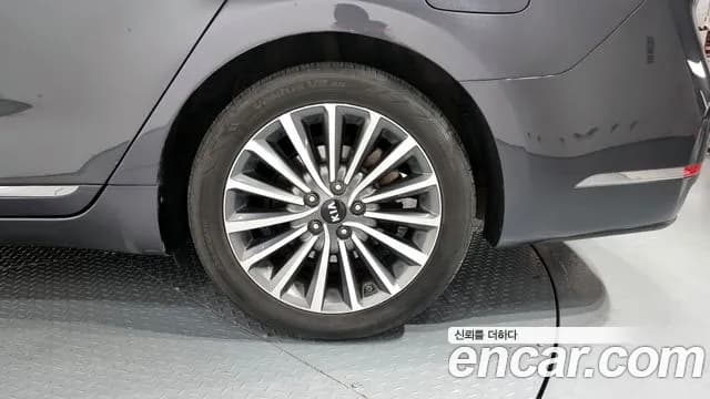 2017 Kia All New K7 2.2 Diesel Limited Sold VIN KNALB41ABHA113796 – dashboard 2017 Kia All New K7 2.2 Diesel Limited Sold VIN KNALB41ABHA113796 – dashboard