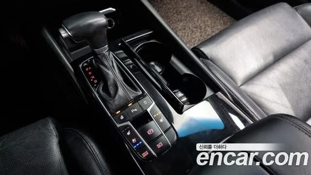 2017 Kia All New K7 2.2 Diesel Limited Sold VIN KNALB41ABHA113796 – interior seats 2017 Kia All New K7 2.2 Diesel Limited Sold VIN KNALB41ABHA113796 – interior seats