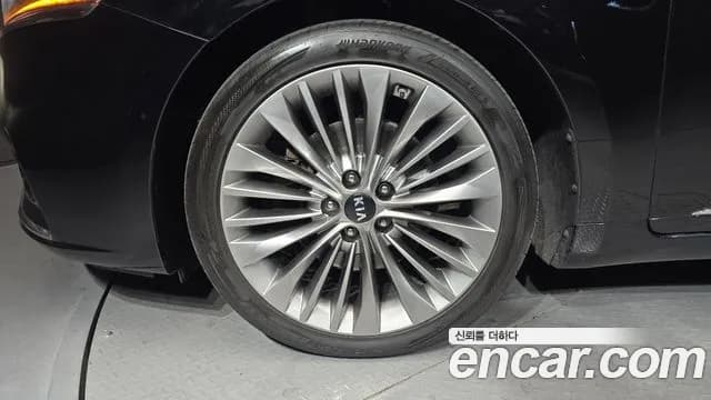 2018 Kia All New K7 2.2 Diesel Limited Sold VIN KNALB41ABJA131771 – side profile 2018 Kia All New K7 2.2 Diesel Limited Sold VIN KNALB41ABJA131771 – side profile