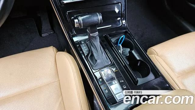 2020 Kia K7 Premier 2.5 GDI Prestige Sold VIN KNALB41BBLA235946 – rear exterior 2020 Kia K7 Premier 2.5 GDI Prestige Sold VIN KNALB41BBLA235946 – rear exterior