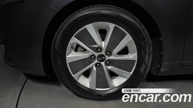 2017 Kia All New K7 Hybrid Noblesse Sold VIN KNALB41GBHA003320 – undercarriage 2017 Kia All New K7 Hybrid Noblesse Sold VIN KNALB41GBHA003320 – undercarriage